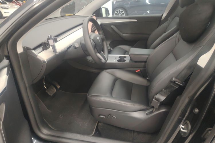 Tesla Model Y 2024 immagine di auto #15