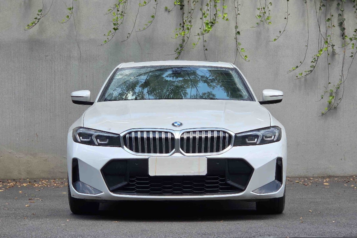BMW 3 Series 2024 car image #2