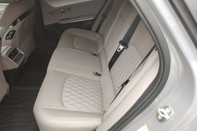 BYD Han 2024 car image #17