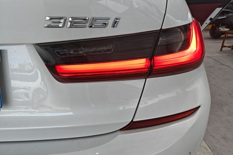 BMW 3 Series 2021 car image #8