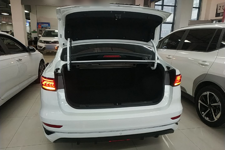 GEELY Emgrand 2022 car image #19