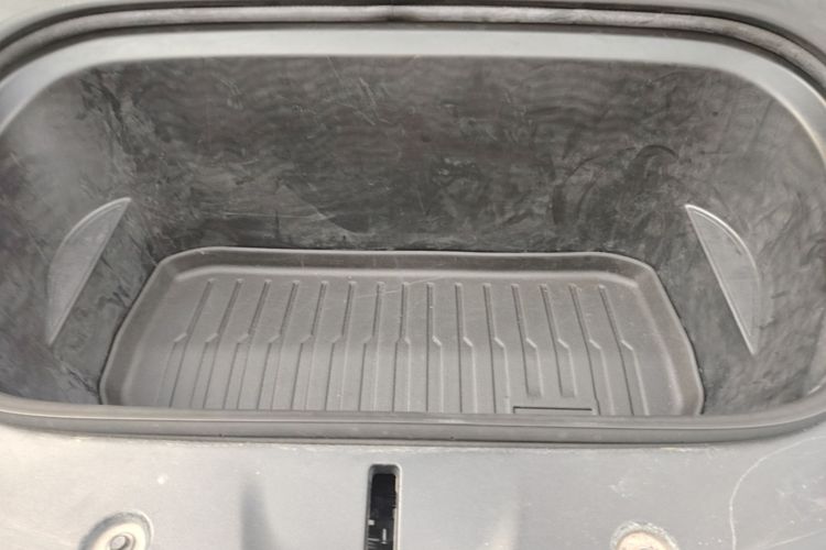 Tesla Model Y 2023 car image #20