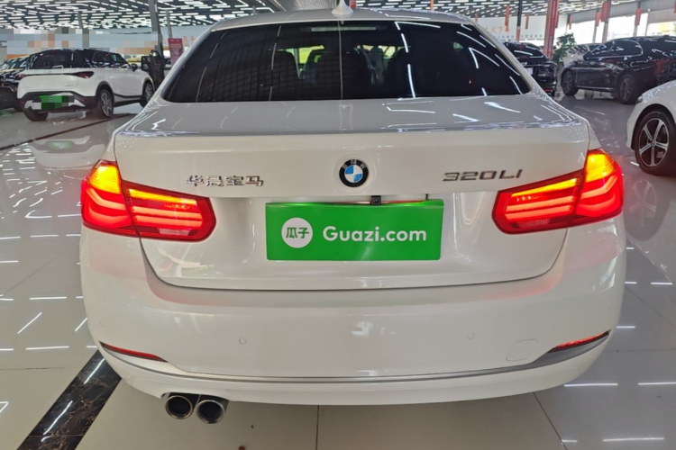 BMW 3 Series 2018 car image #6