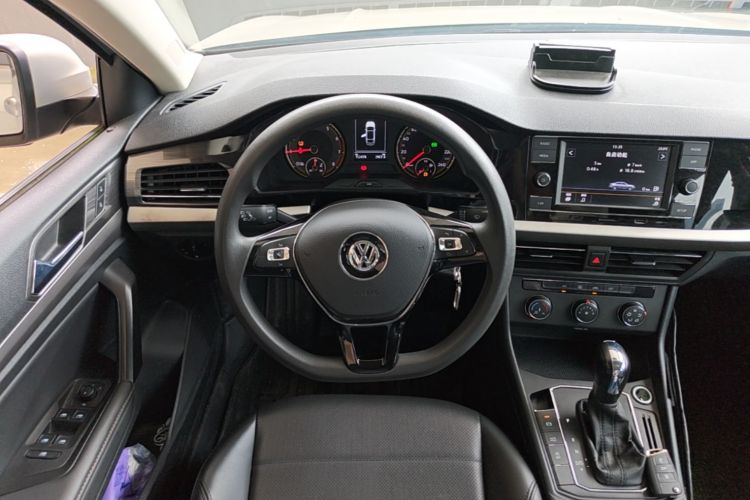 Volkswagen Lavida 2019 car image #12