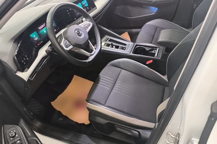Volkswagen Golf 2021 car image #19