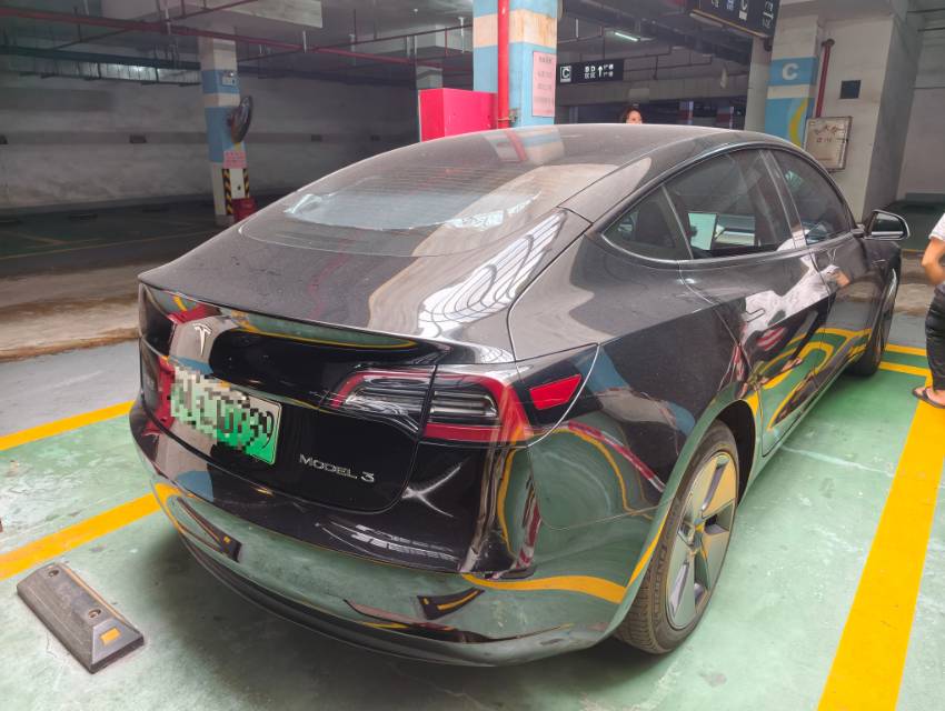 Tesla Model 3 2023 car image #2