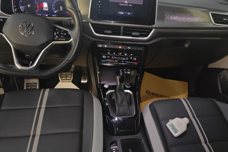 Volkswagen T-Roc 2023 car image #14