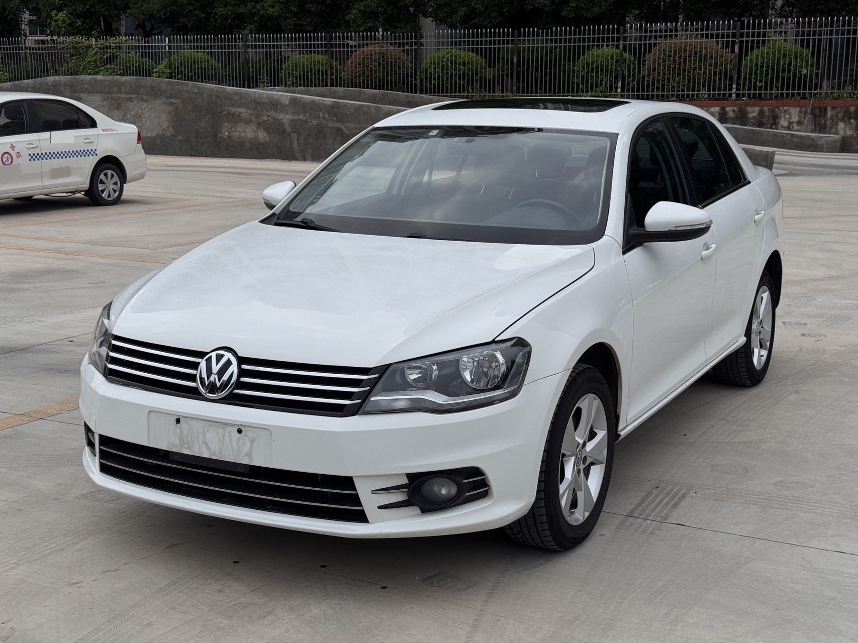 Volkswagen Bora 2015 car image 