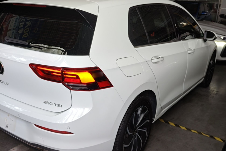 Volkswagen Golf 2021 car image #7