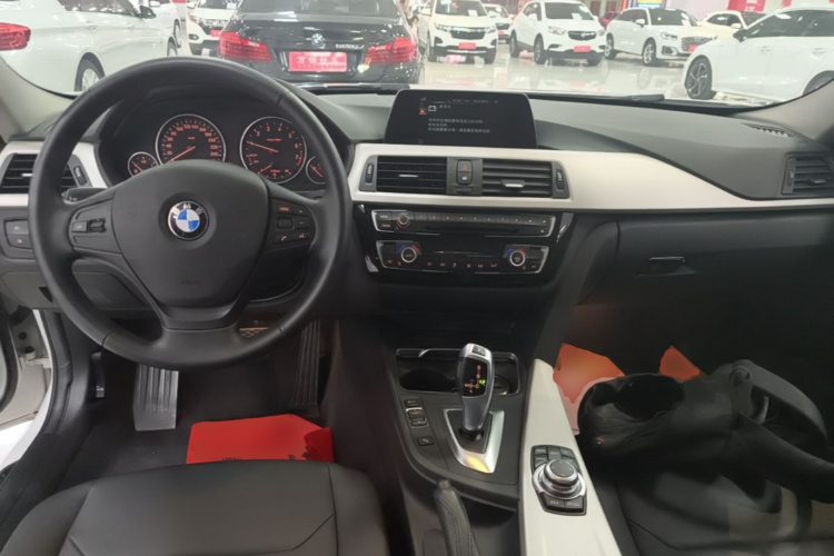 BMW 3 Series 2017 #10 BMW 3 Series 2017 изображение автомобиля #10