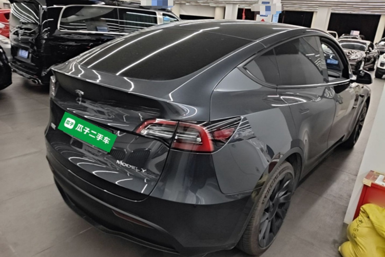 Tesla Model Y 2024 #7 Tesla Model Y 2024 car image #7