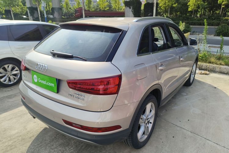 Audi Q3 2019 car image #7
