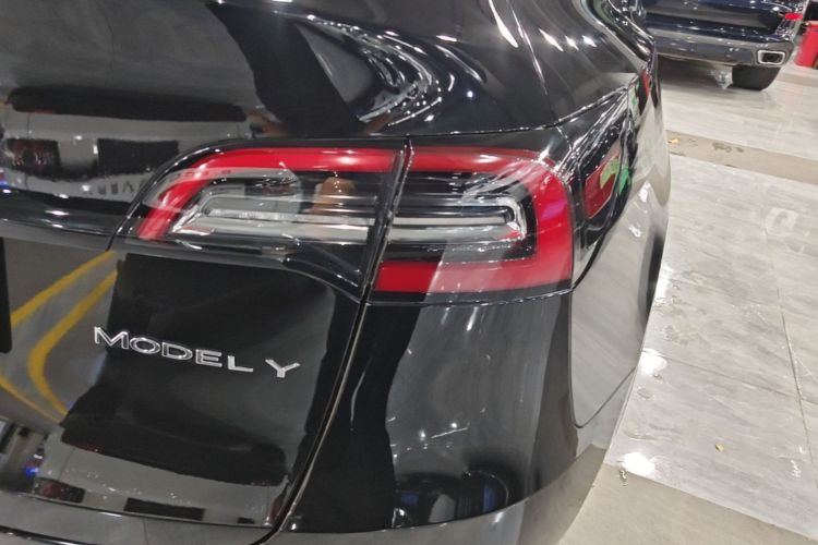 Tesla Model Y 2022 #8 Tesla Model Y 2022 car image #8
