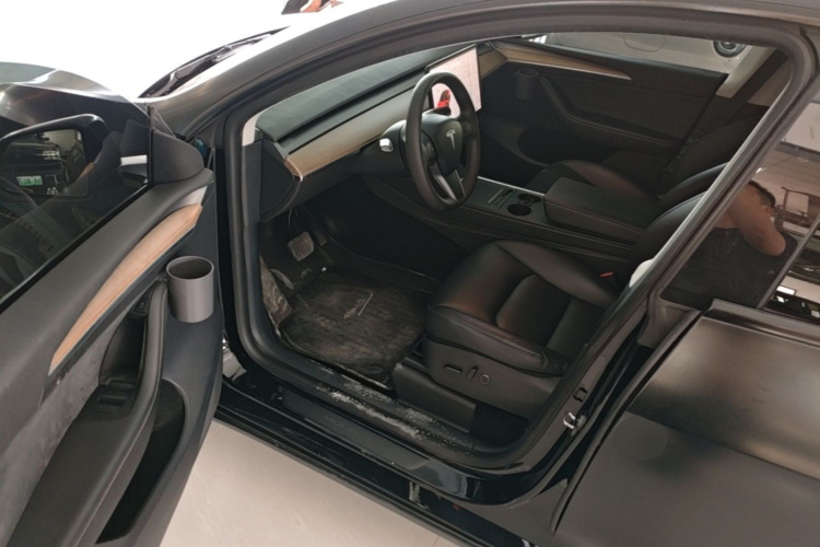 Tesla Model Y 2021 #16 Tesla Model Y 2021 car image #16
