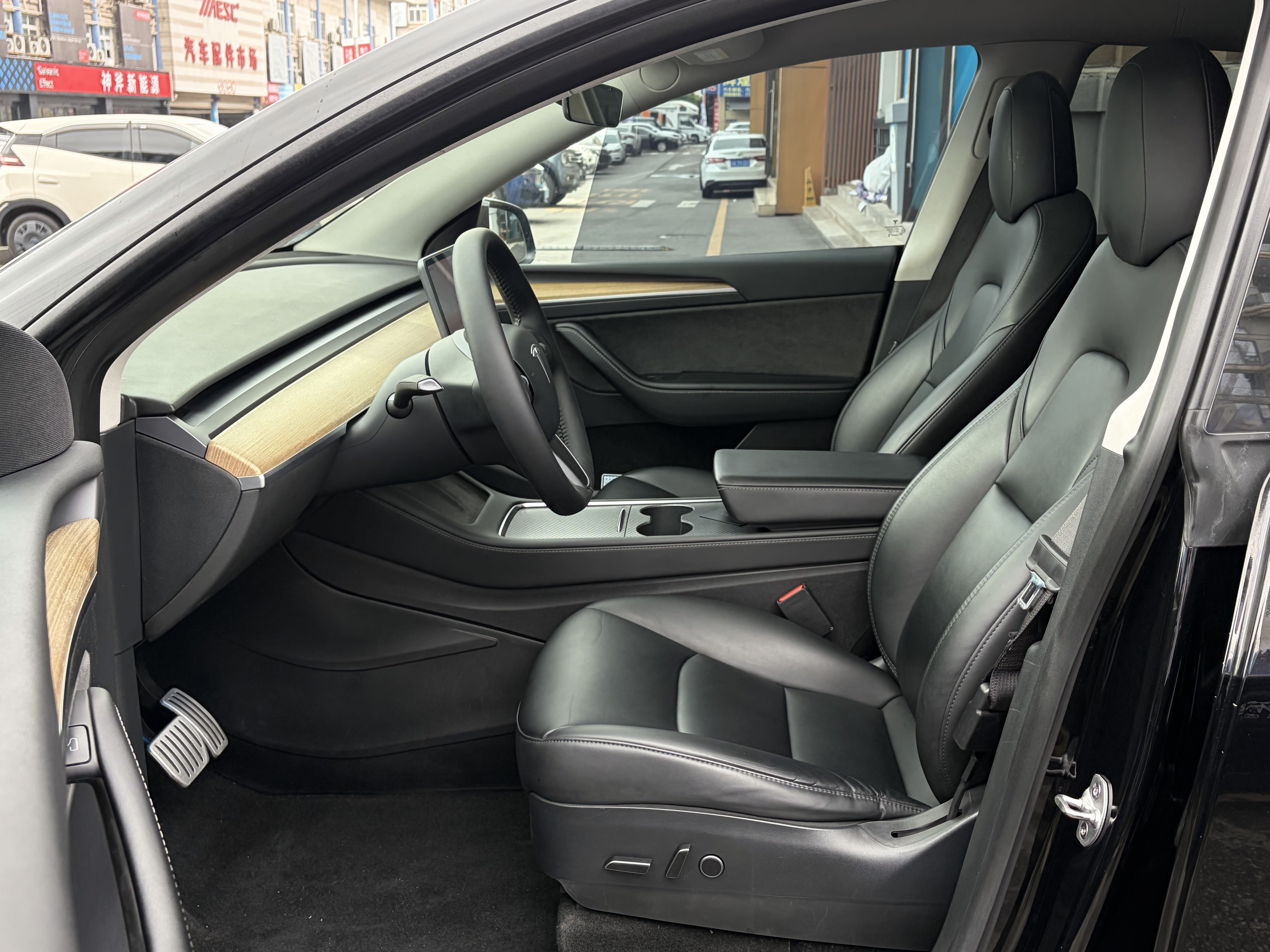 Tesla Model Y 2022 #8 Tesla Model Y 2022 car image #8