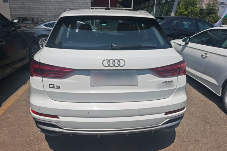 Audi Q3 2024 car image #6