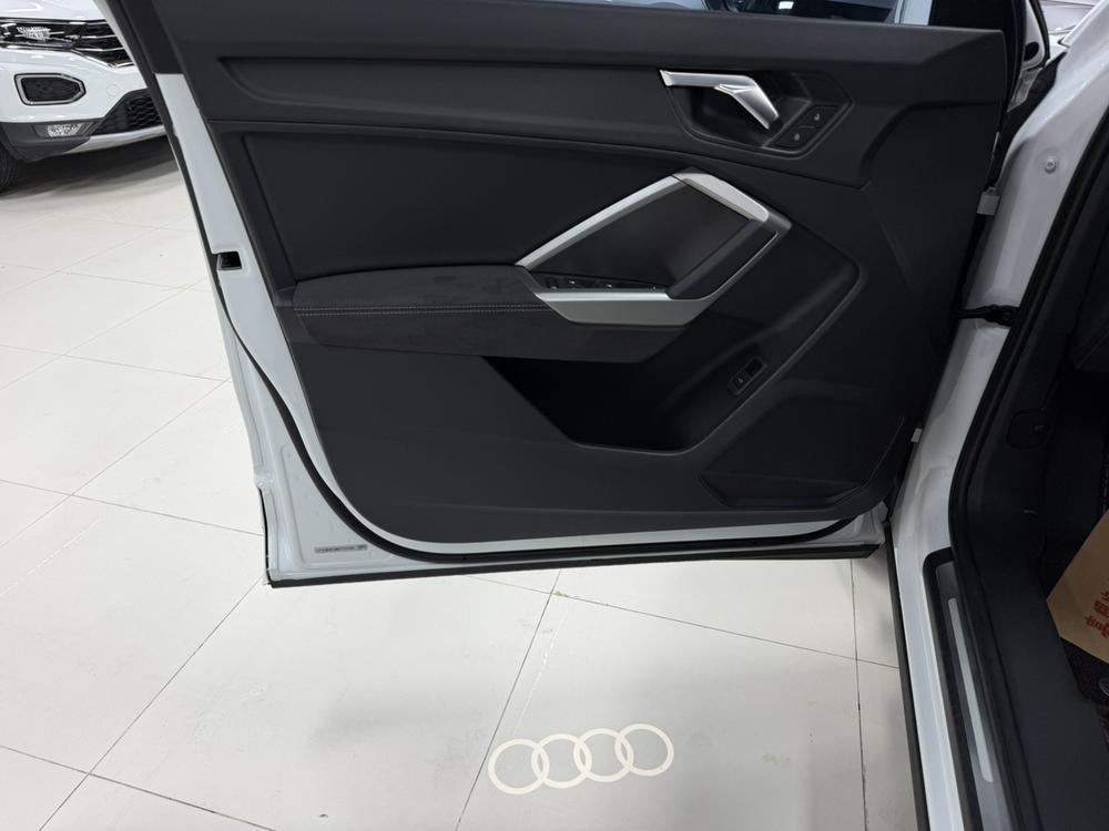 Audi Q3 2022 car image #11