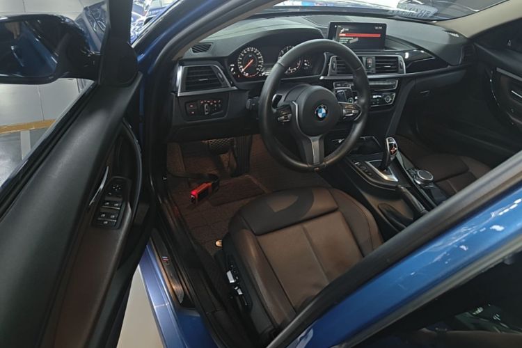 BMW 3 Series 2019 car image #12