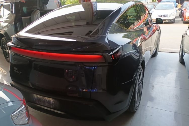 Tesla Model Y 2025 car image #6