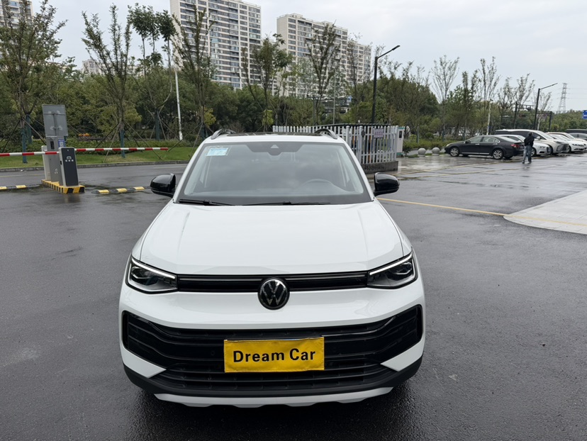 Volkswagen Tharu 2025 car image #2
