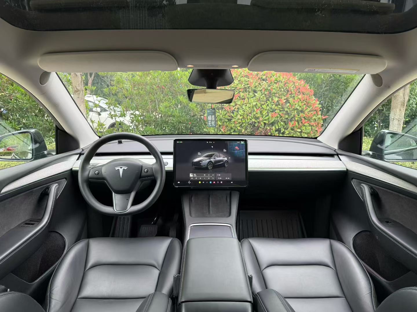 Tesla Model Y 2025 car image #8