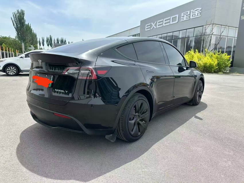 Tesla Model Y 2023 #7 Tesla Model Y 2023 car image #7
