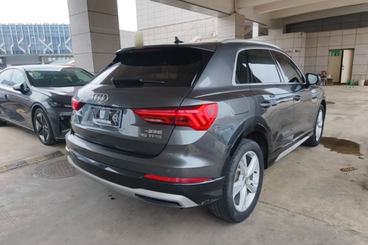 Audi Q3 2020 car image #7