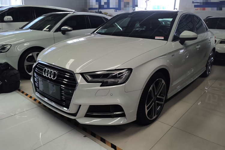 Audi A3 2018 car image #2