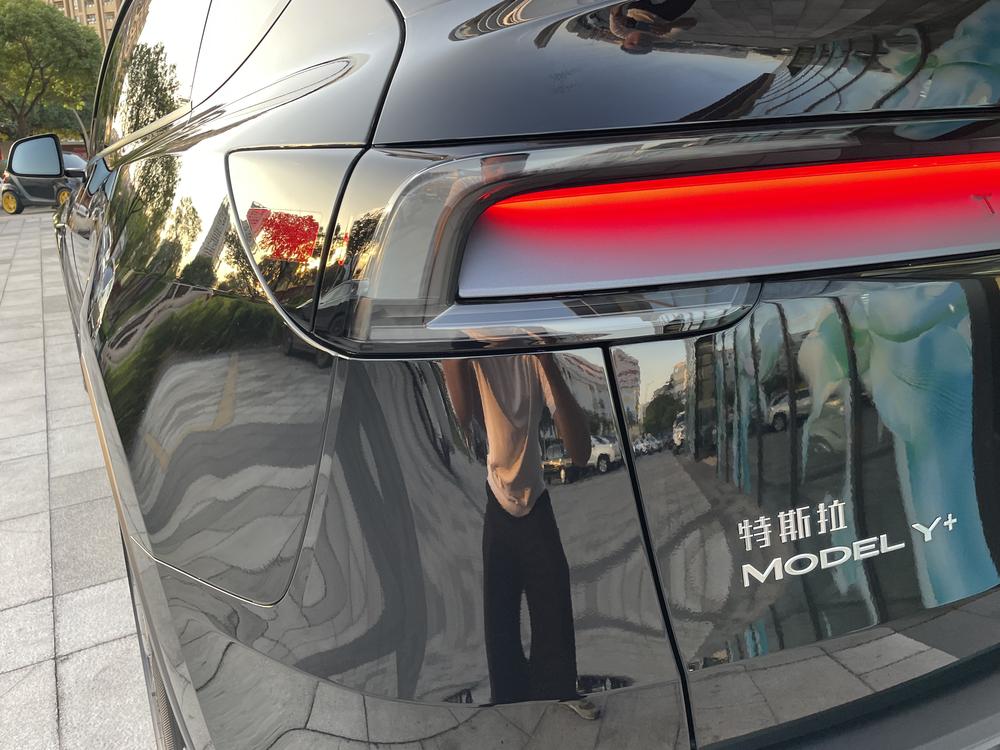 Tesla Model Y 2025 #8 Tesla Model Y 2025 car image #8