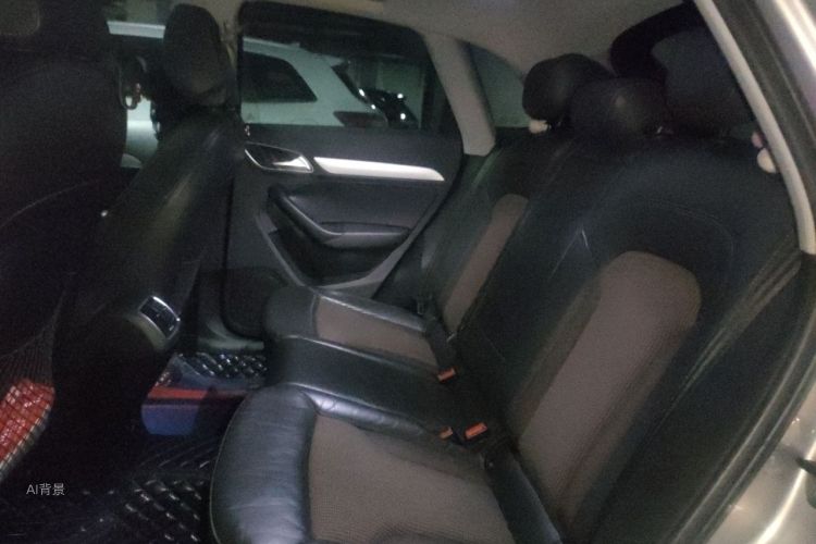 Audi Q3 2019 car image #19