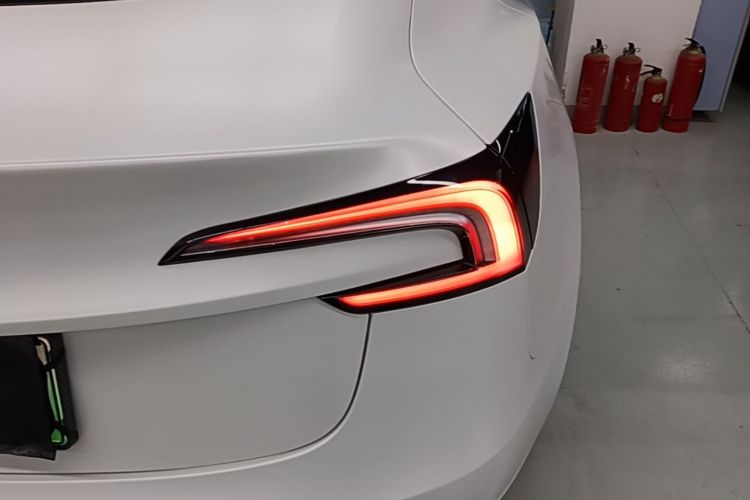 Tesla Model 3 2025 car image #8
