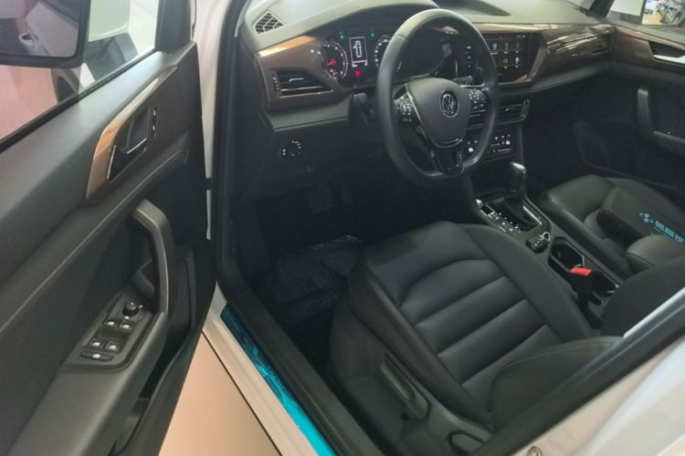 Volkswagen Tharu 2020 car image #16