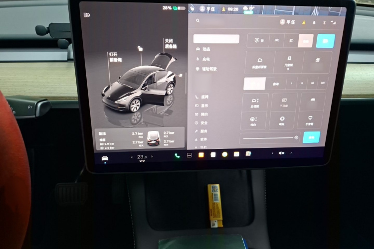 Tesla Model Y 2023 car image #16