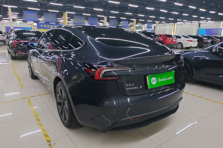 Tesla Model 3 2025 car image #5