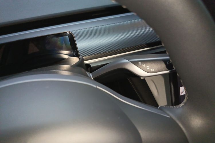 Tesla Model Y 2023 car image #16
