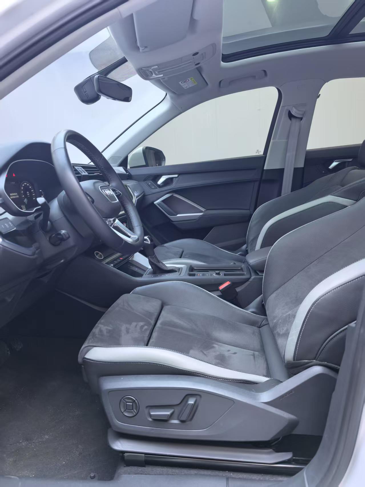 Audi Q3 2022 car image #14