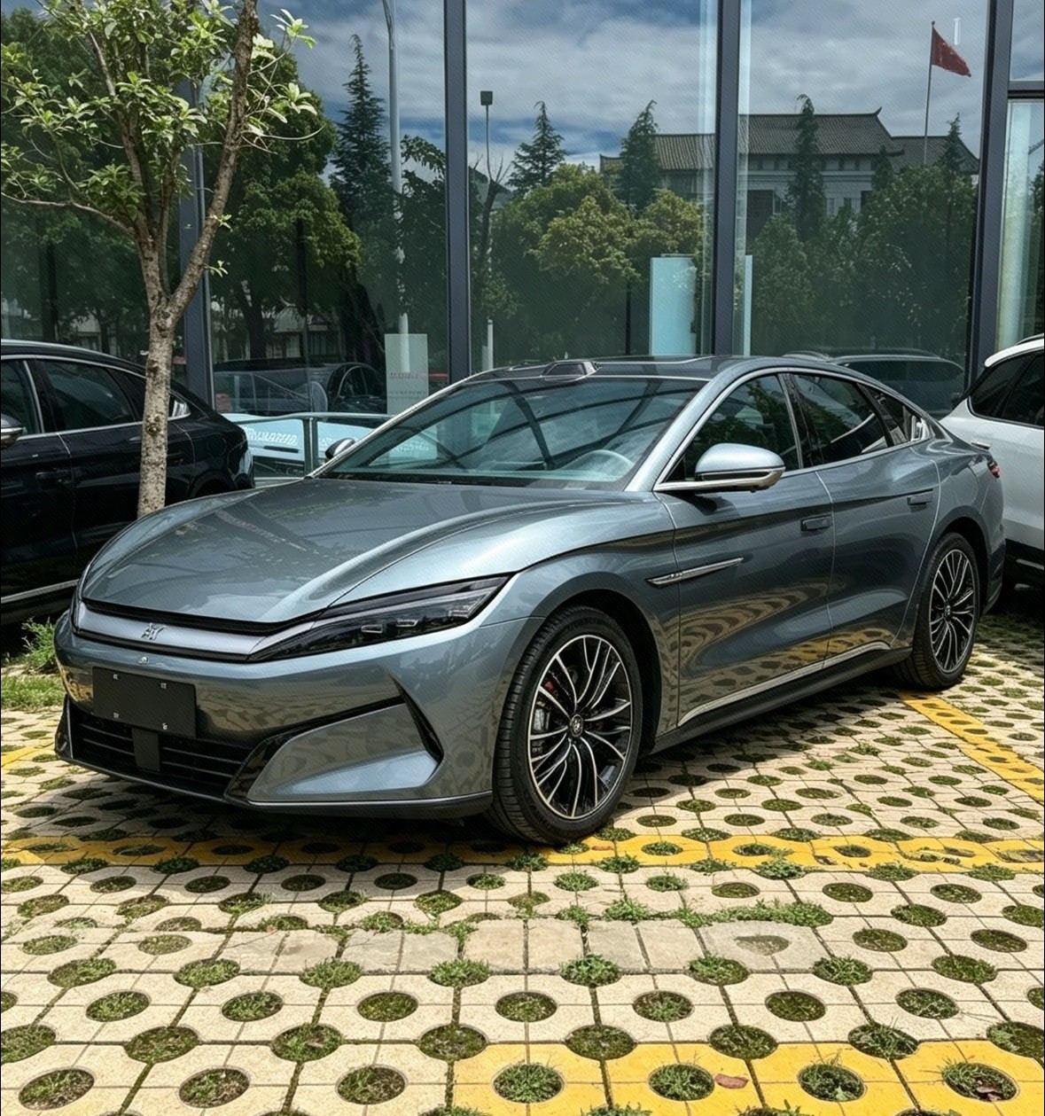 BYD HanL 2025 BYD HanL 2025 car image