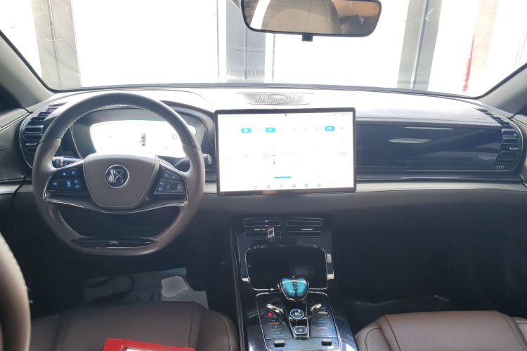 BYD Han 2023 car image #10