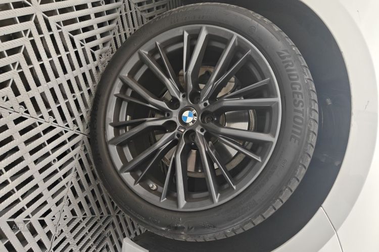 BMW 3 Series 2022 car image #9