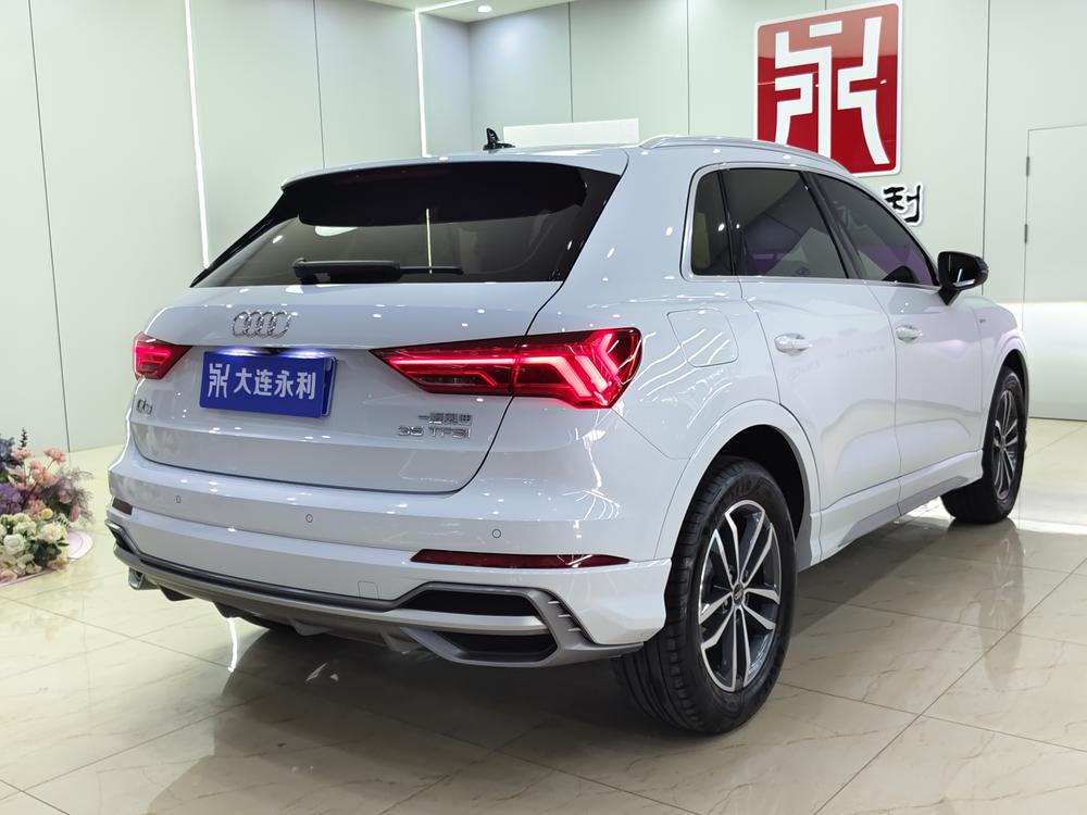 Audi Q3 2023 car image #7