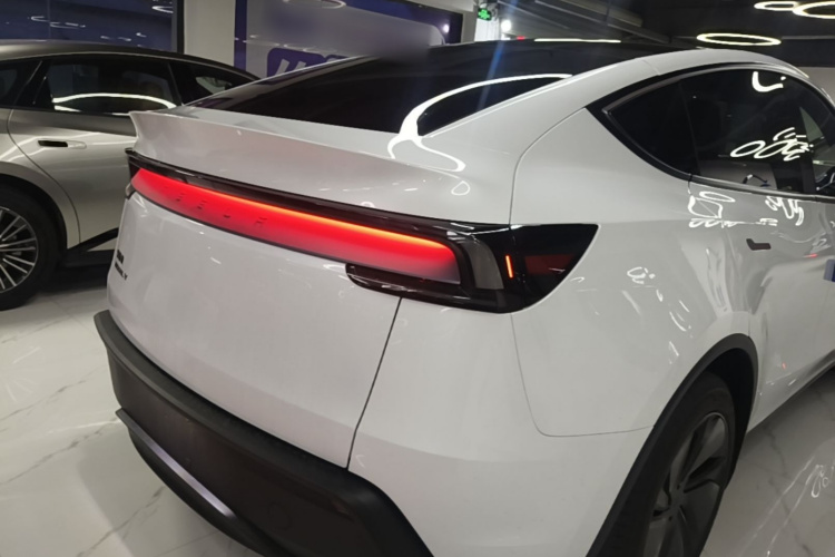 Tesla Model Y 2026 #7 Tesla Model Y 2026 car image #7