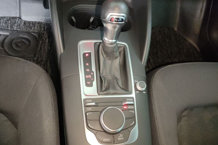 Audi A3 2017 car image #18