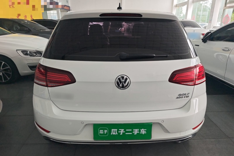 Volkswagen Golf 2019 car image #6