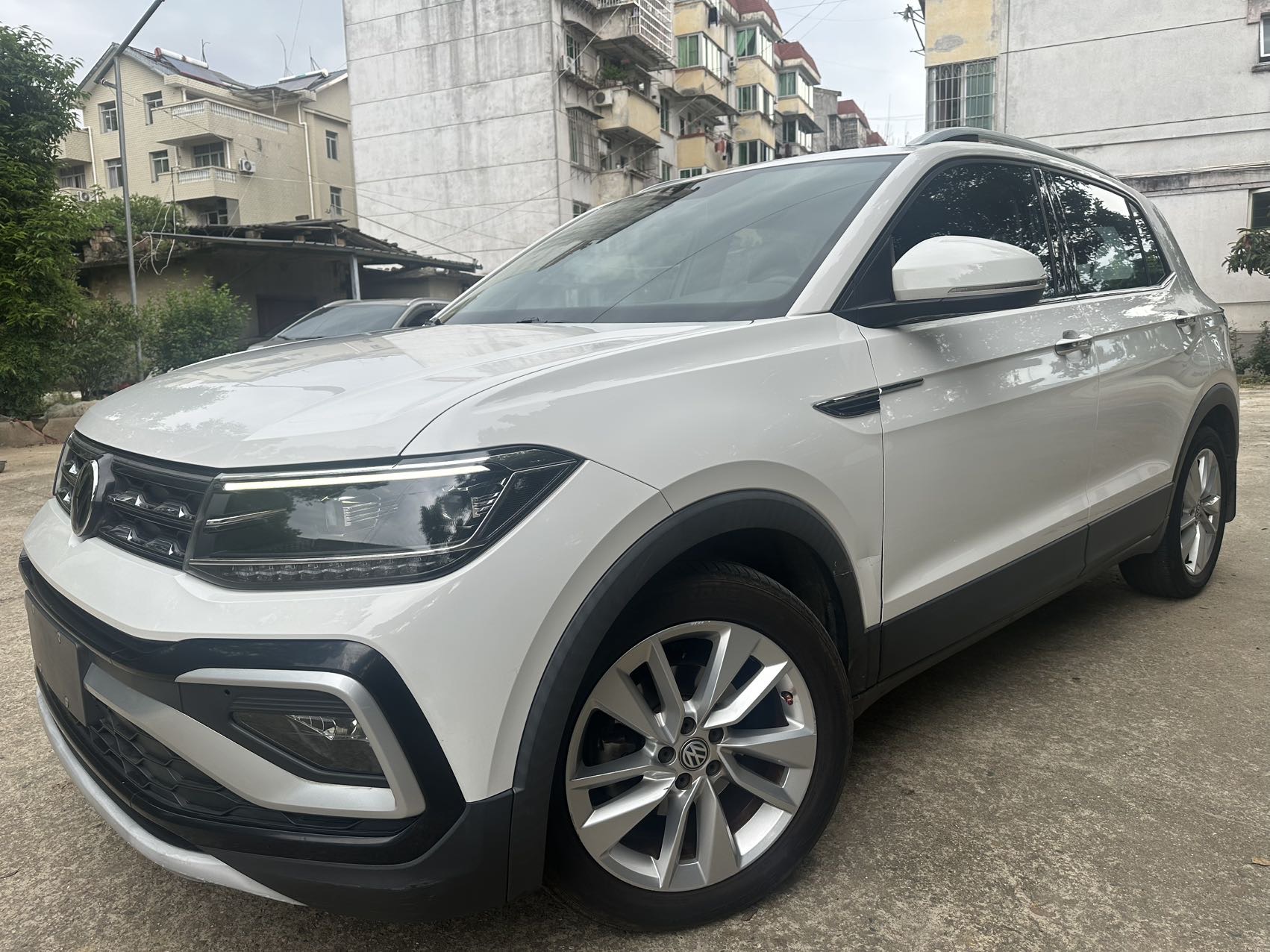 Volkswagen T-Cross 2020 Volkswagen T-Cross 2020 car image