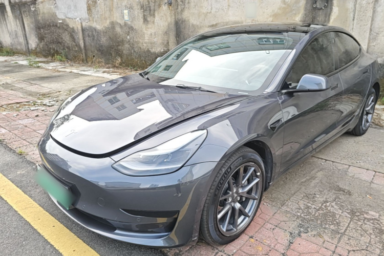 Tesla Model 3 2021 صورة سيارة #2