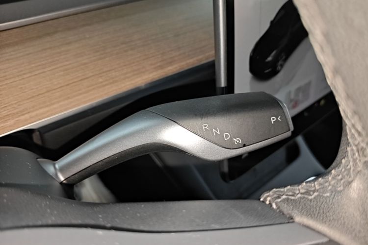 Tesla Model Y 2022 car image #14