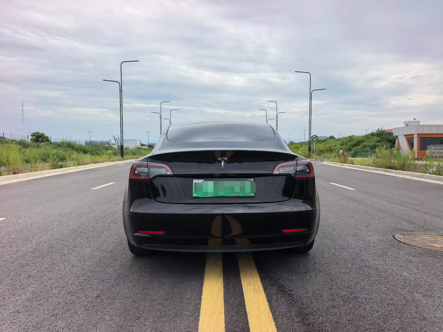 Tesla Model 3 2023 car image #9