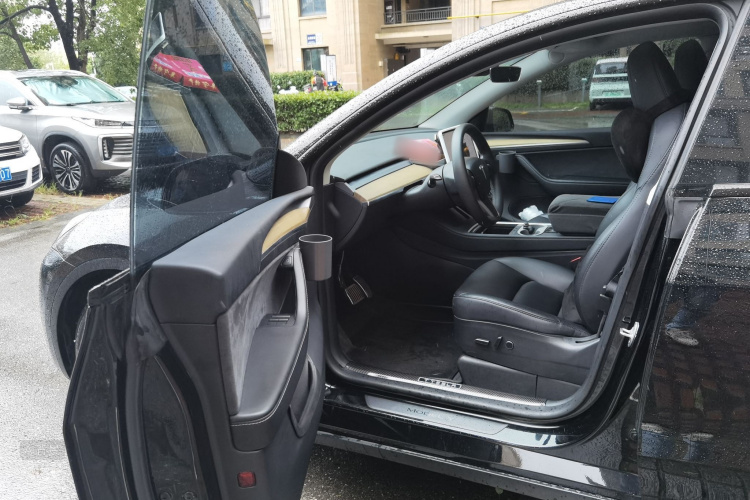 Tesla Model Y 2022 #18 Tesla Model Y 2022 car image #18