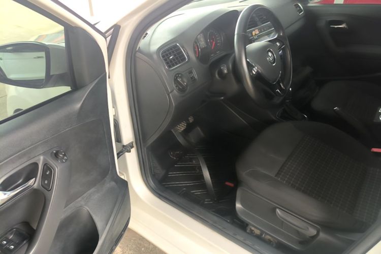 Volkswagen Polo 2019 car image #16