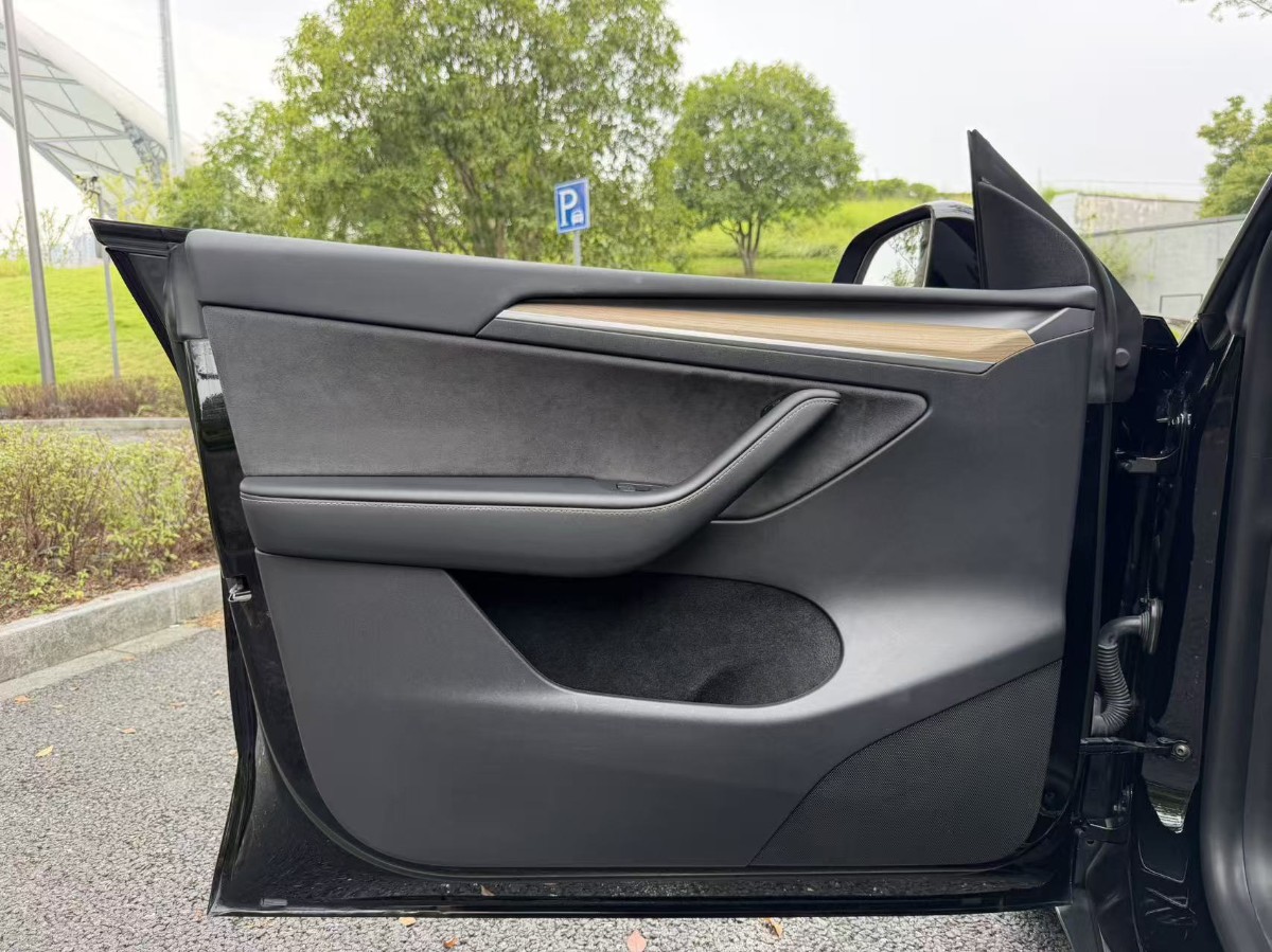 Tesla Model Y 2022 car image #7